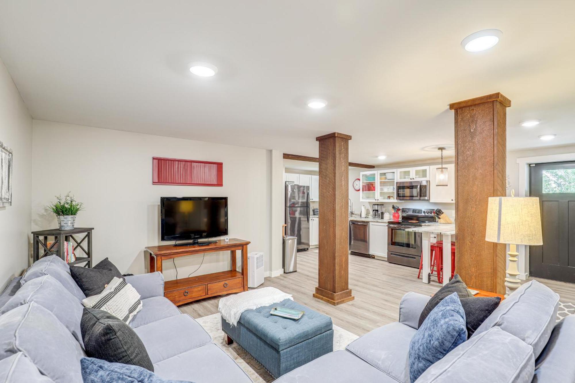 Modern Weaverville Apartment - Walk To Downtown! Exterior photo