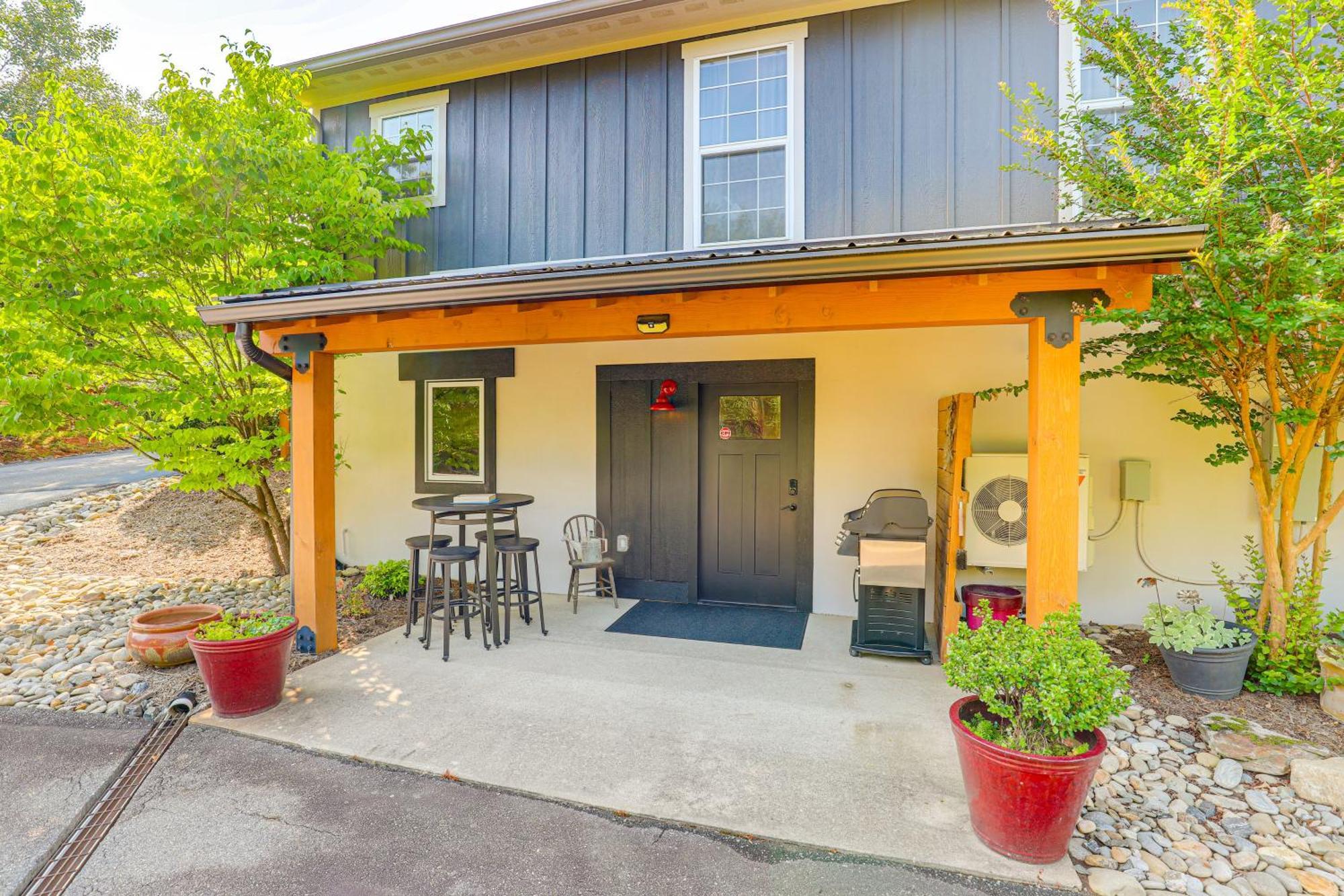 Modern Weaverville Apartment - Walk To Downtown! Exterior photo
