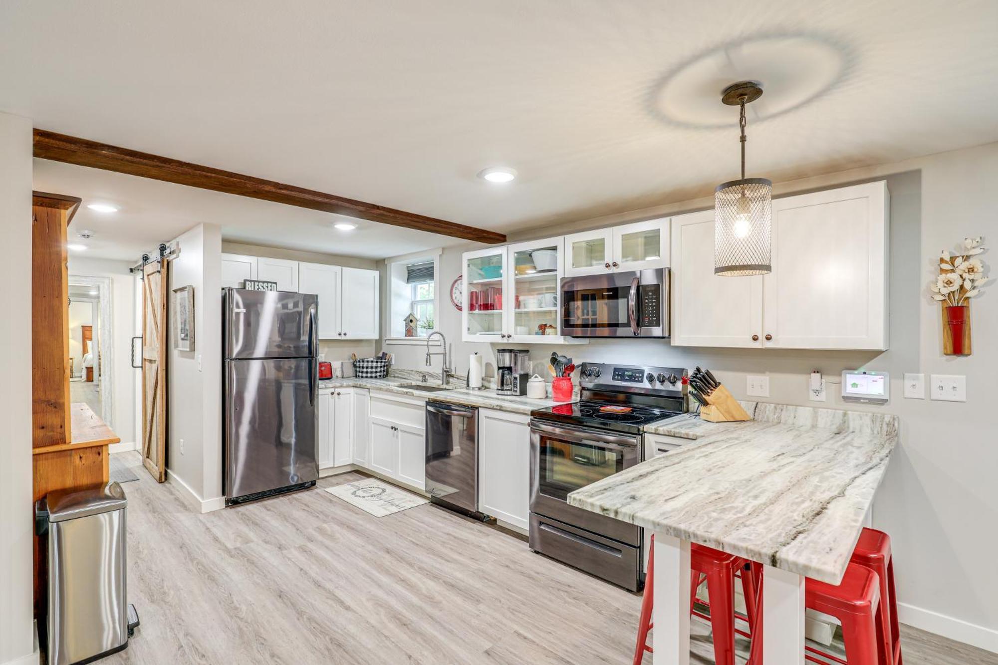 Modern Weaverville Apartment - Walk To Downtown! Exterior photo