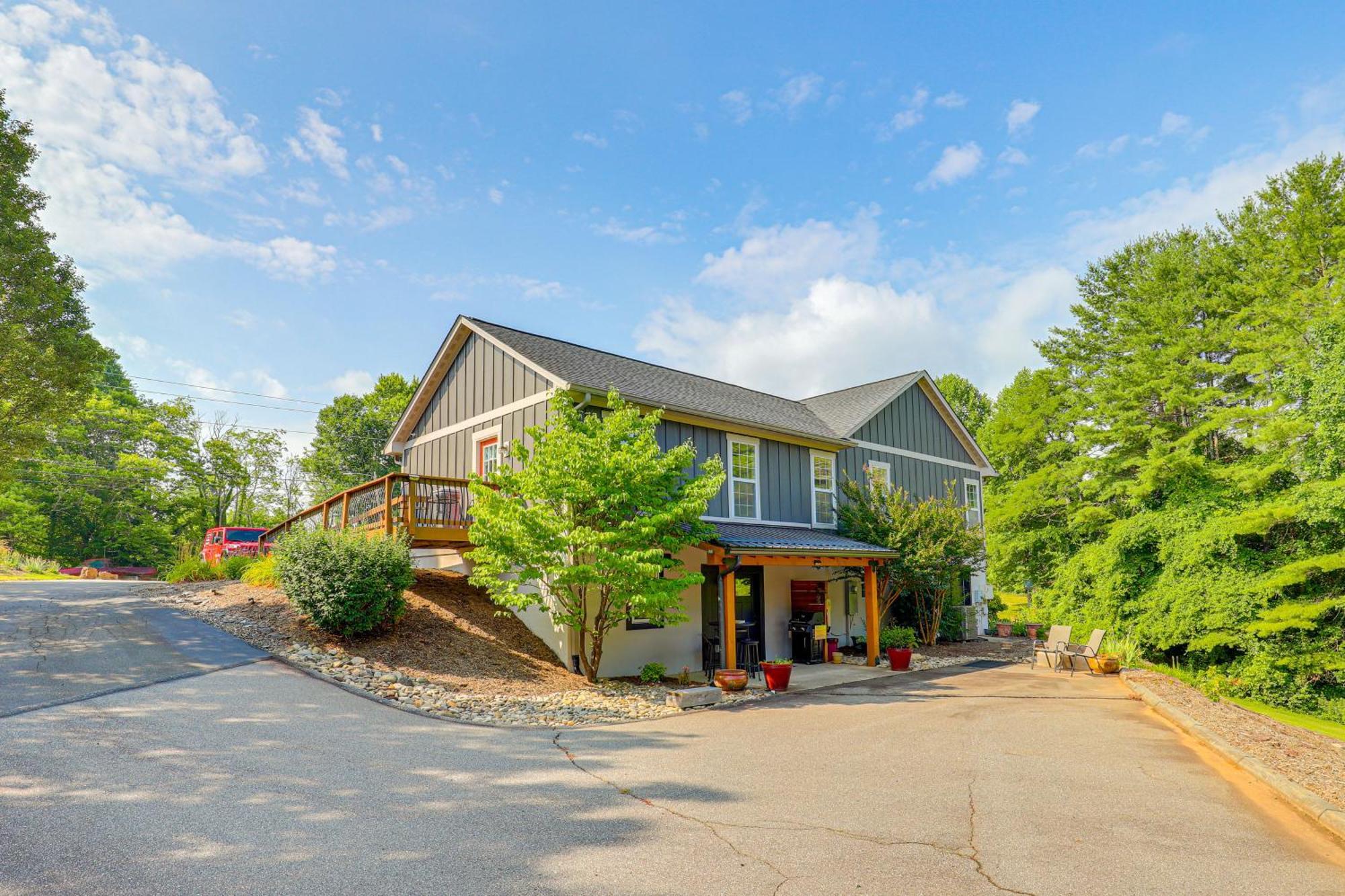 Modern Weaverville Apartment - Walk To Downtown! Exterior photo