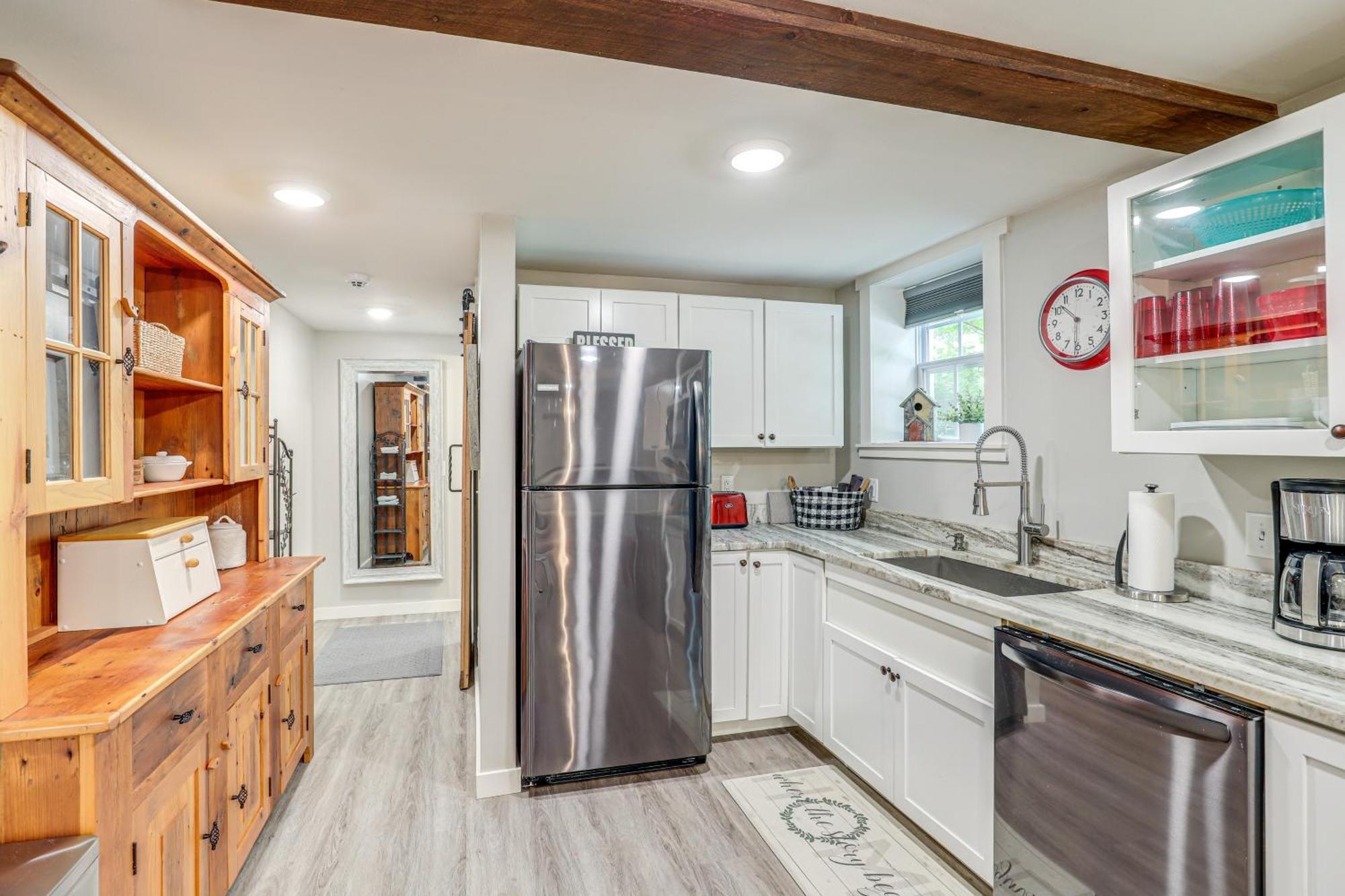 Modern Weaverville Apartment - Walk To Downtown! Exterior photo